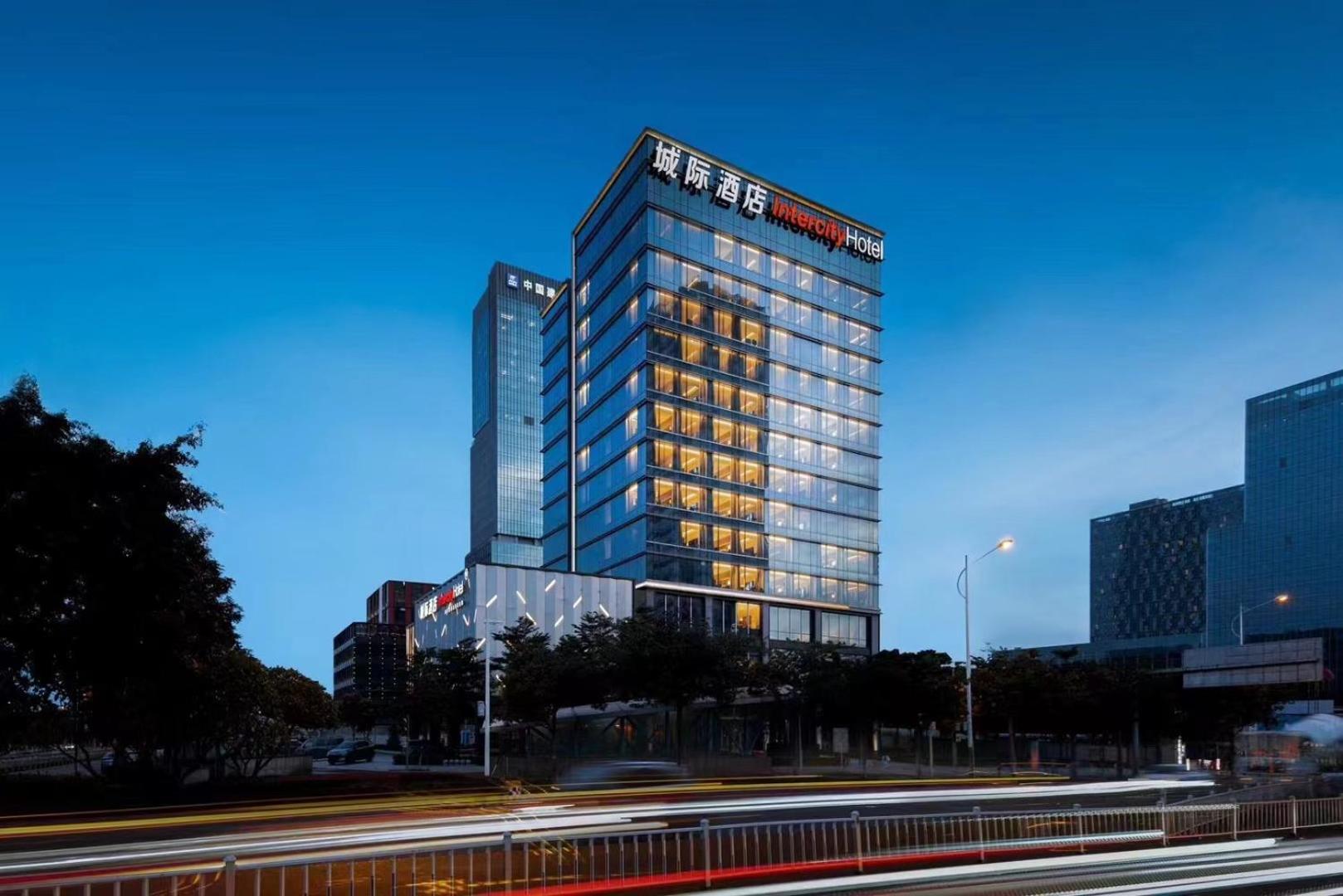 Intercity Hotel Guangzhou South Railway Station - Free Minibar Including Erdinger Weissbier Esterno foto